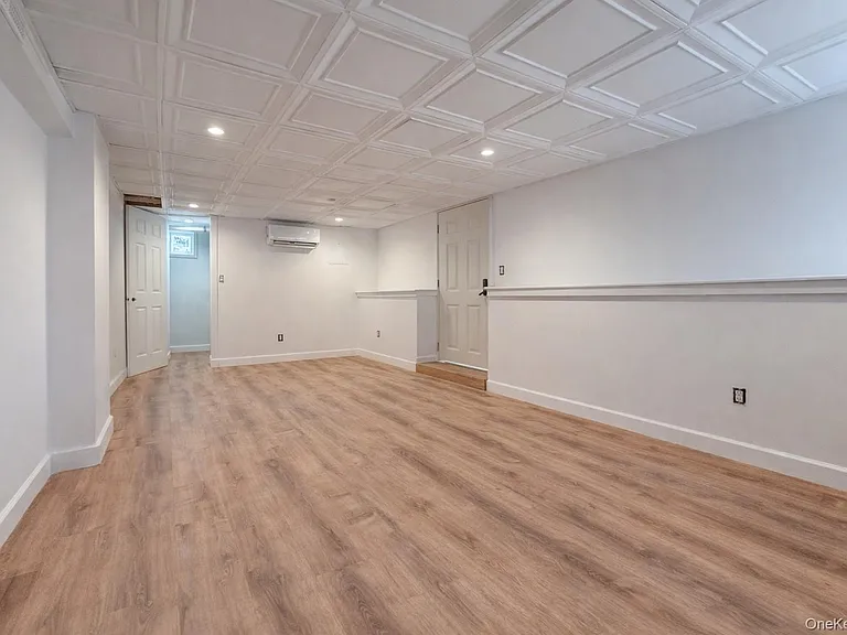 1009 Hudson Ave #1S — Photo 17