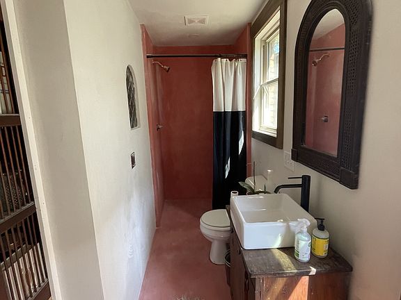 5th image of 7915 Ridgewood Rd