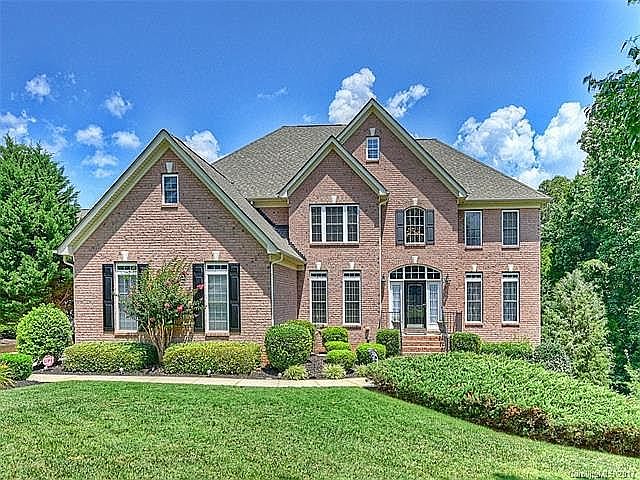 1st image of 120 Parkside Ln