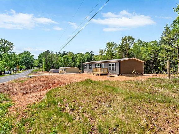 5th image of 555 Breeze Hill Rd
