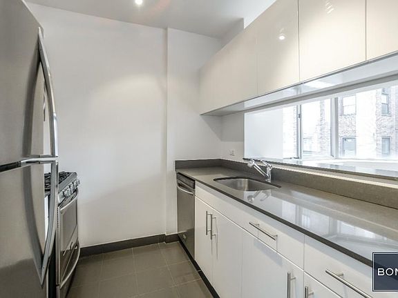 4th image of 200 W 26th St APT 10F