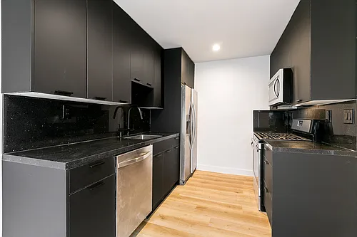 243 S Park View St #4 Photo 1