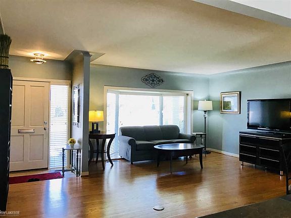 2nd image of 23354 N Colonial Ct