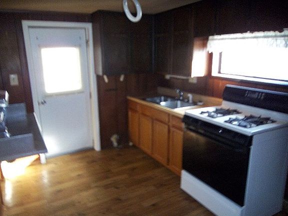4th image of 1100 Columbus St