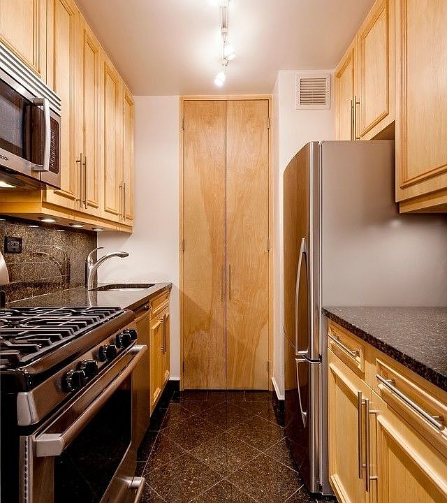 2nd image of 145 W 67th St APT 4J