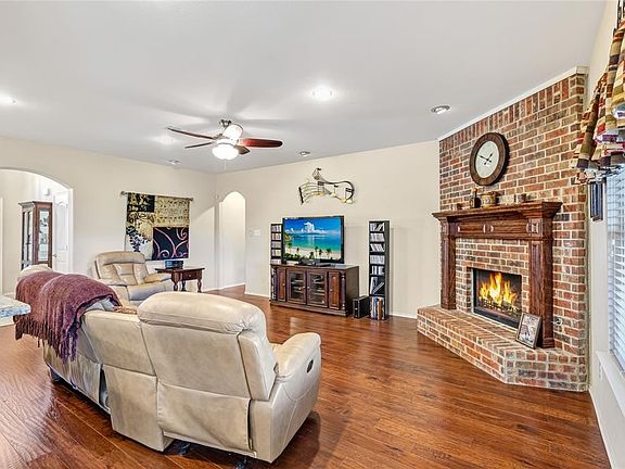3rd image of 1093 Shady Lane Dr