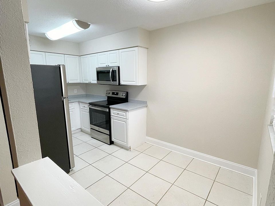 1st image of 3215 W Swann Ave APT 4