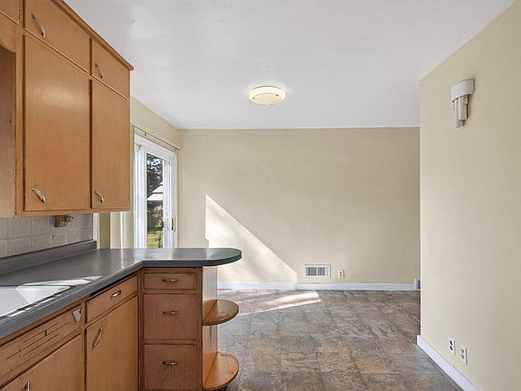 4th image of 1011 11TH AVENUE NORTH