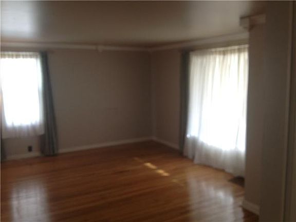 4th image of 204 Cleveland Dr