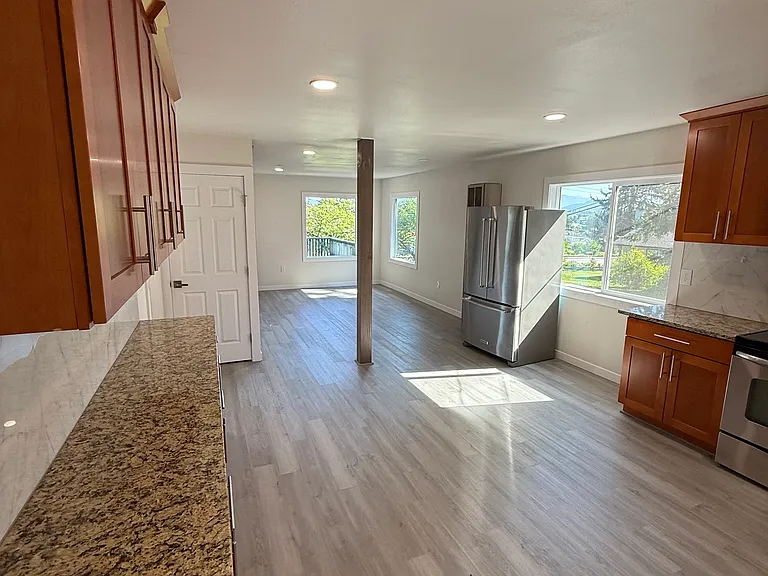1816 E Fir St — Photo 7