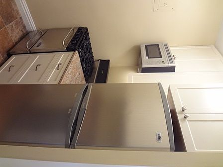 5th image of 240 E 76th St APT 17S