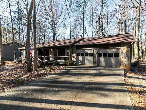 3rd image of 325 Firecrest Ln