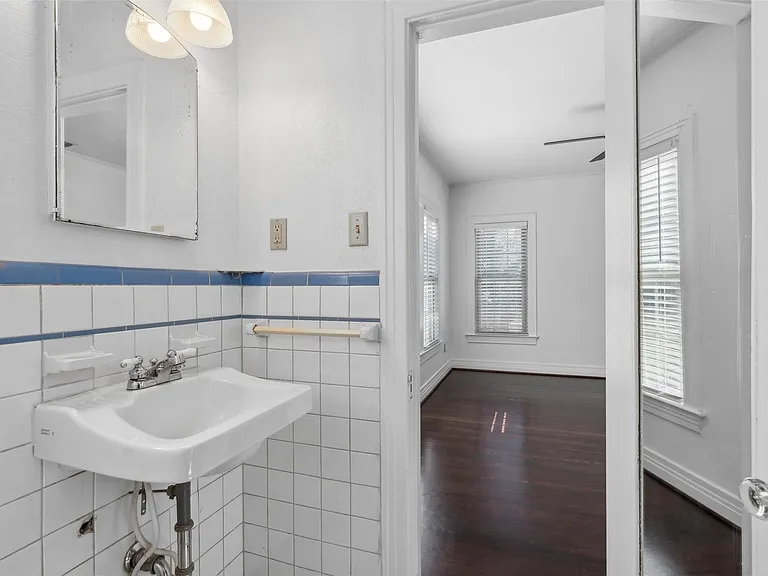 6132 Victor St — Photo 24