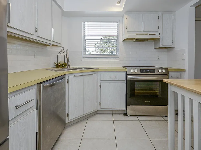 18081 SE Country Club Dr #26-256 — Photo 2