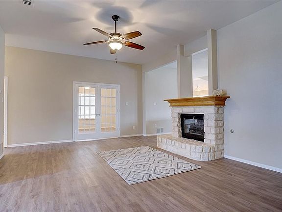 5th image of 817 Oak Ct