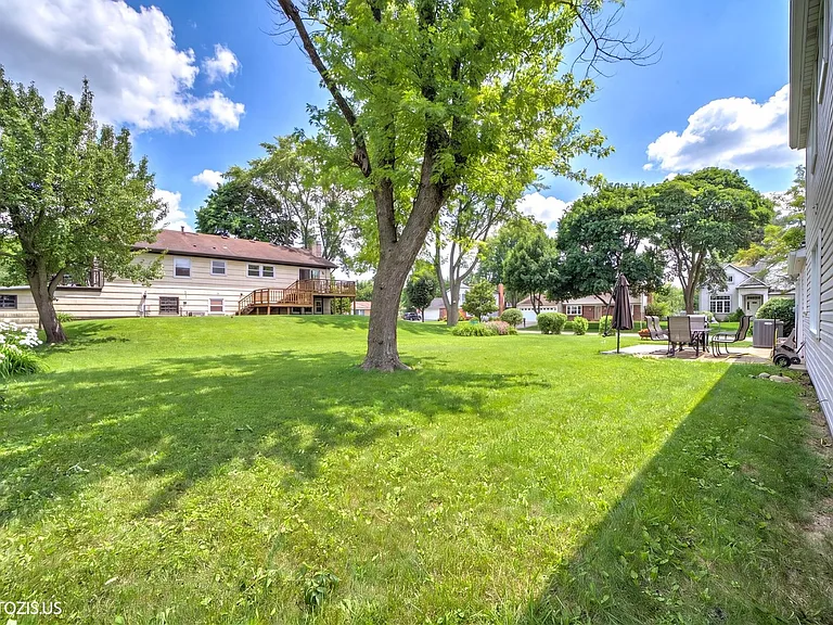 1111 Plum Grove Cir — Photo 38