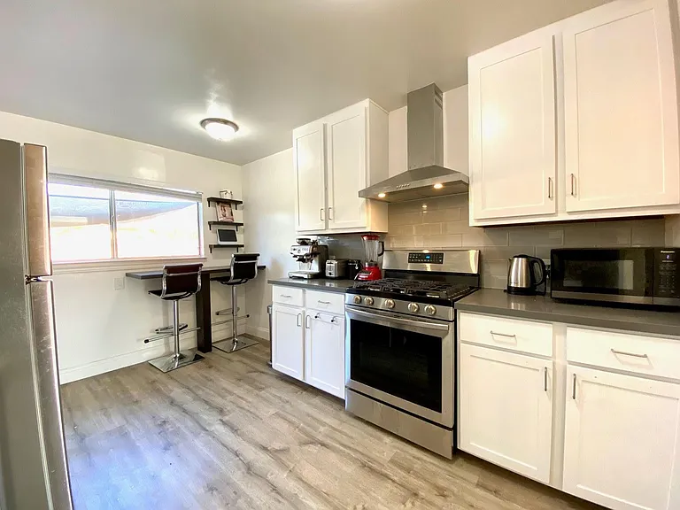 128 Paul Ave — Photo 4