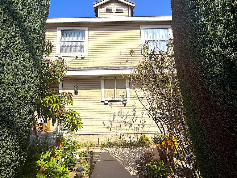 1503 W Adams Blvd — Photo 27