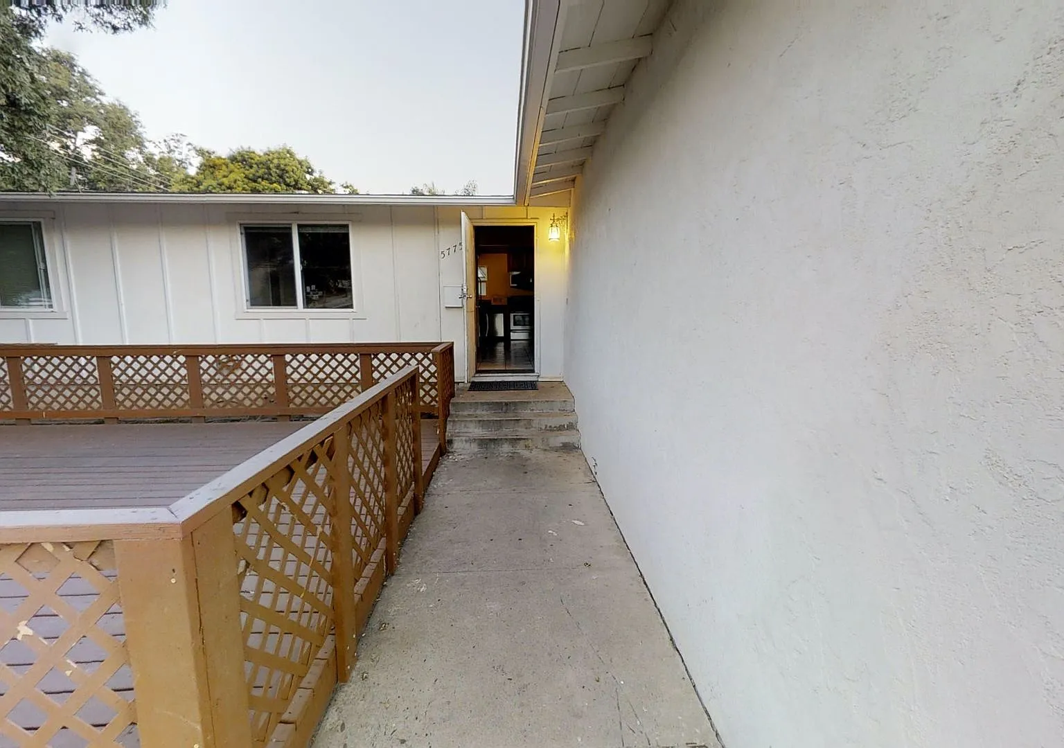 Large Bedrooms! 6 Parking Spaces — Photo 2