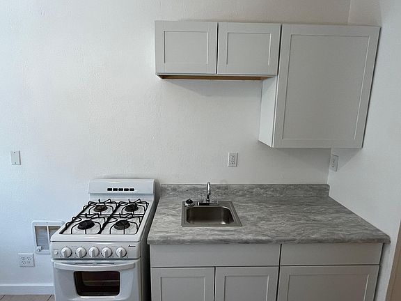 5th image of 2975 Sacramento Ave #10