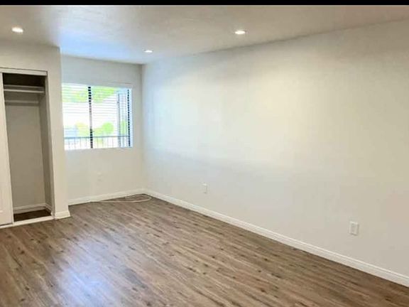 3rd image of 5051 Whitsett Ave #173
