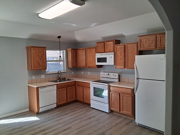 Eat-in Kitchen