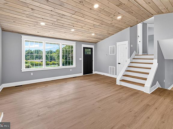 4th image of 451 High Ln