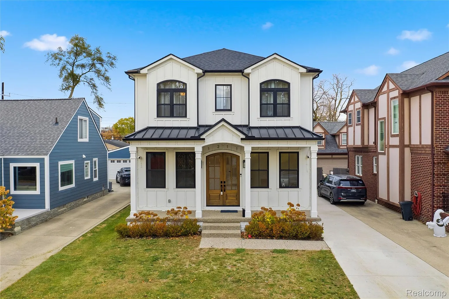 1211 E Lincoln St photo 1