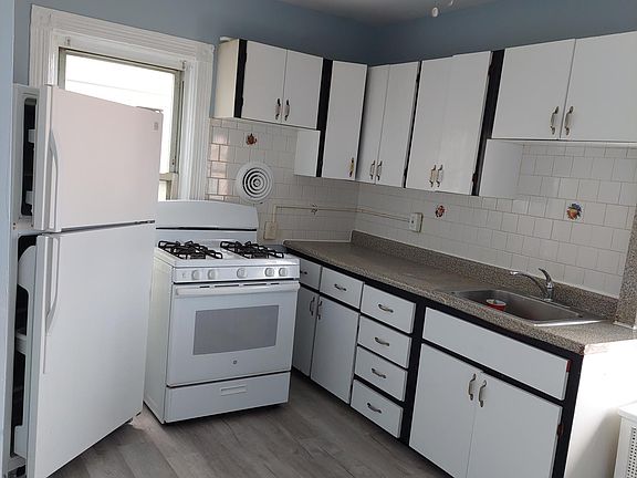3rd image of 126 N Terrace Ave