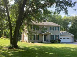 22 Greenwood Dr, East Greenbush, NY 12061