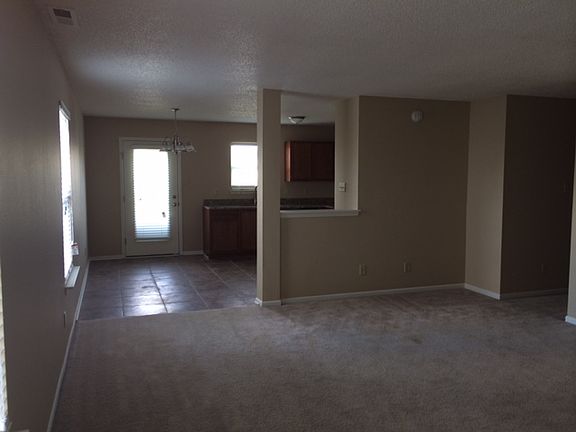 398054_living_09032014