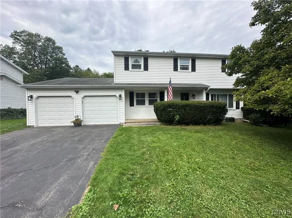 202 Thornton Cir S, Camillus, NY 13031
