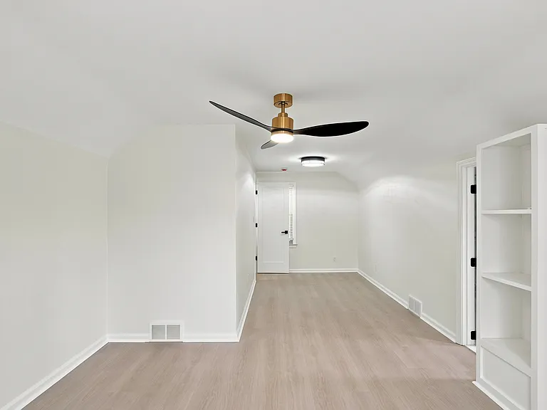 427 N Waverly St — Photo 13