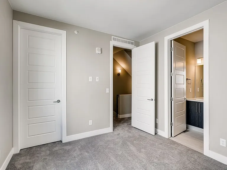 Fairfax Row — Photo 14