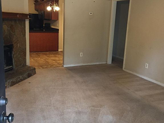 5th image of 421 Charter Ct
