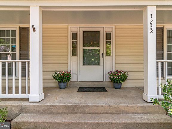 5th image of 7232 Devereux Ct