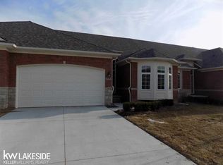 14916 Village Park Cir, Utica, MI 48315