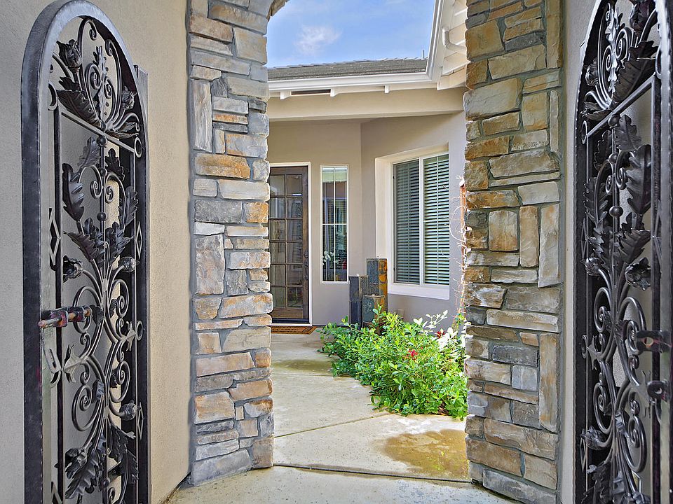 1st image of 3976 Royal Troon Dr