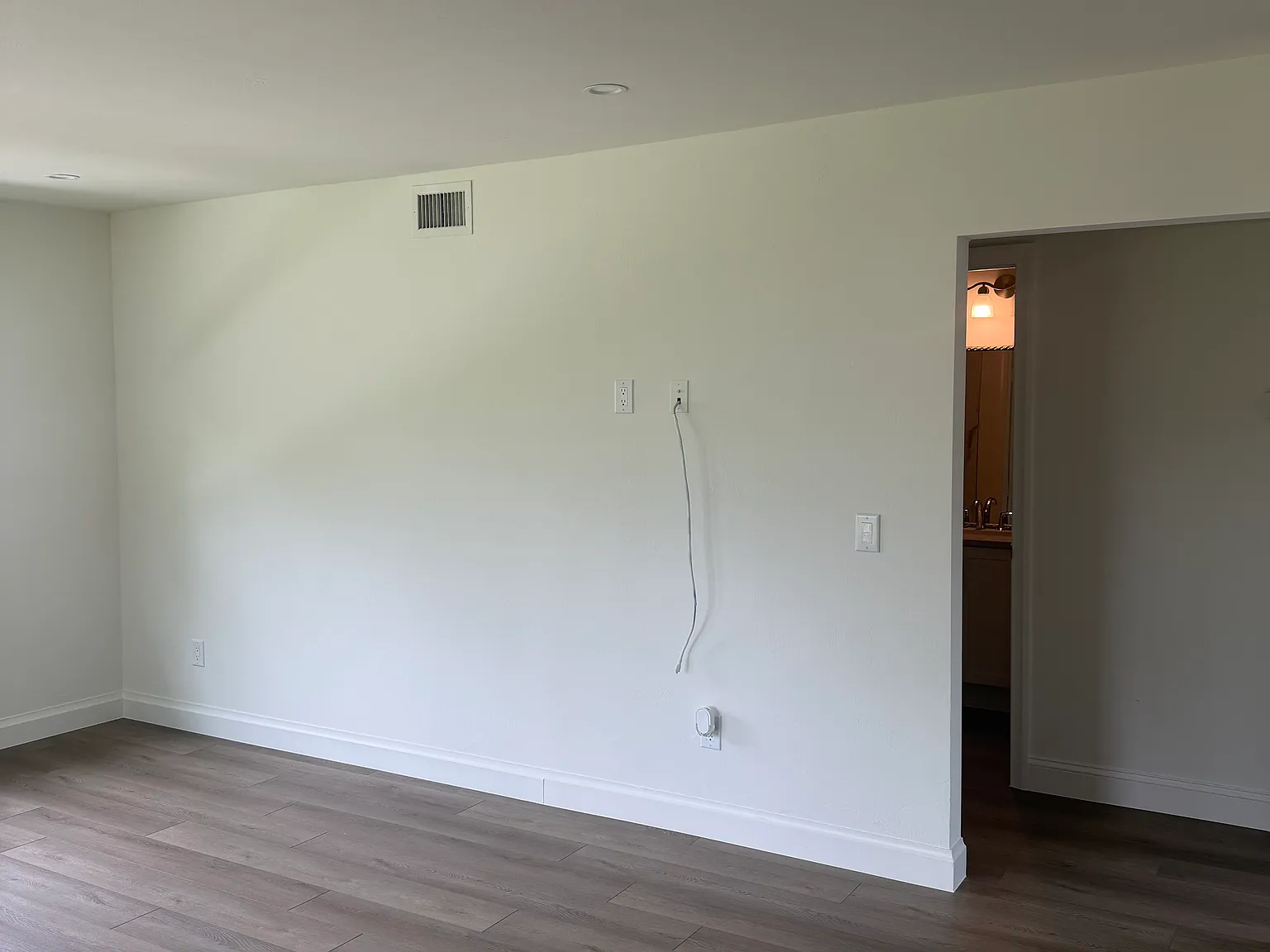 2 bed, 1110 sqft, $2,700 — Photo 4