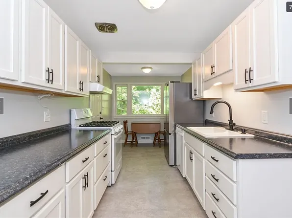 39 Beechmont St, Worcester, MA 01609