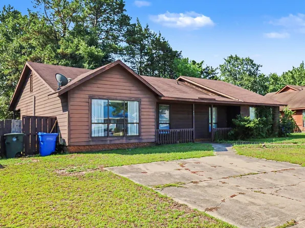 645 Mosswood Ln, Fayetteville, NC 28311