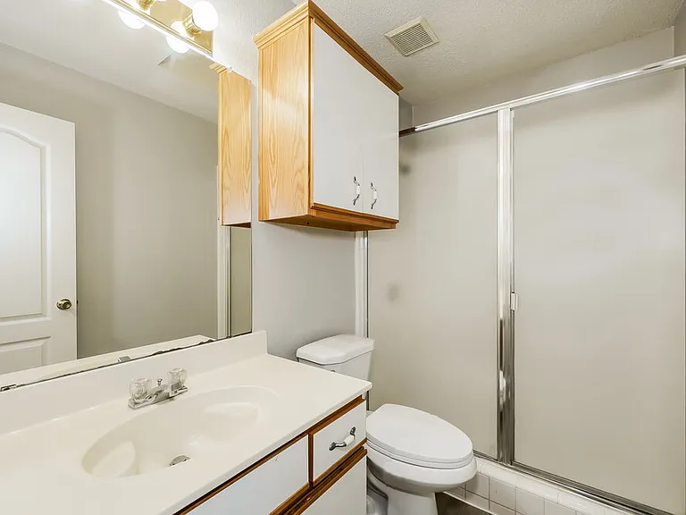 5017 Eastcreek Dr — Photo 15