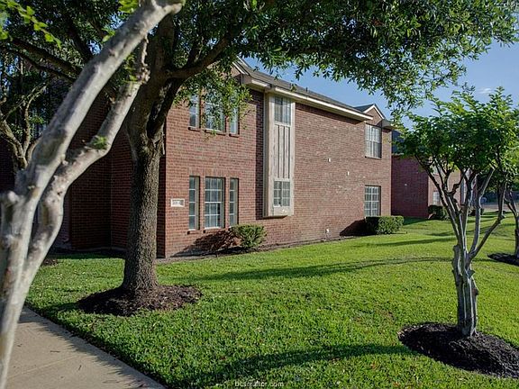 4th image of 901 Balcones Dr APT 78