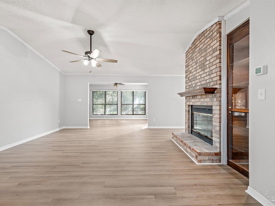 1st image of 406 Bunker Hill Dr