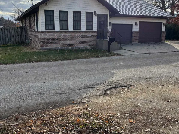 840 E Homeland Ct, Beloit, WI 53511