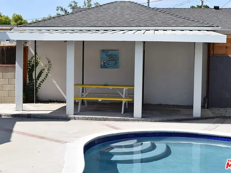 6838 Bertrand Ave — Photo 19