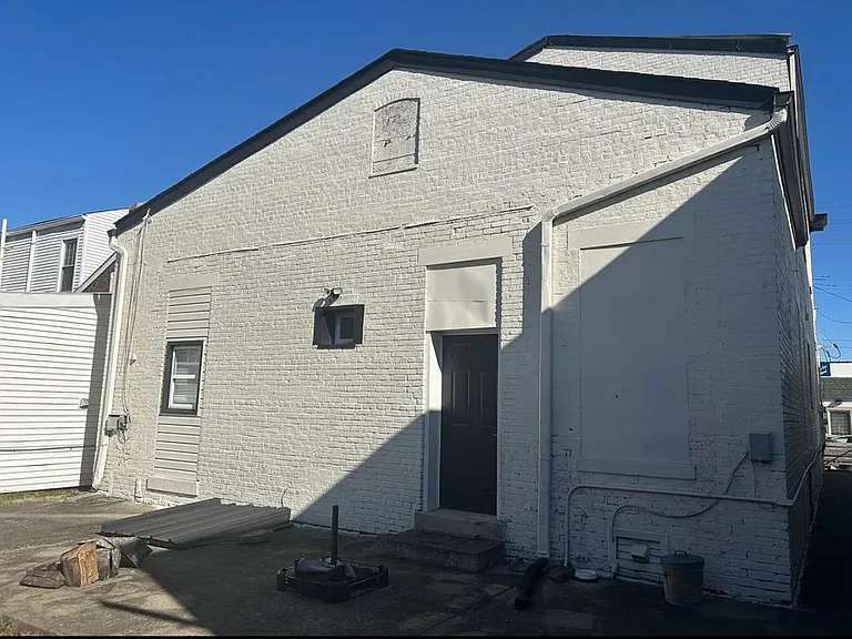 1214 Logan St — Photo 3