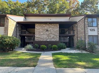 125 Amberly Dr UNIT E, Manalapan, NJ