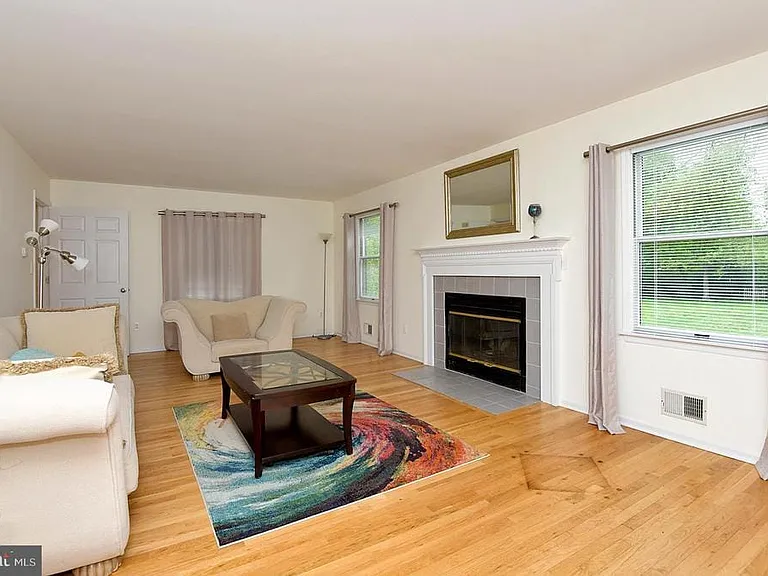 106 Washington Rd — Photo 3