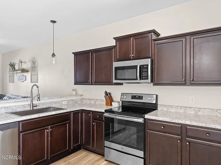 302 Justice Farm Dr — Photo 8